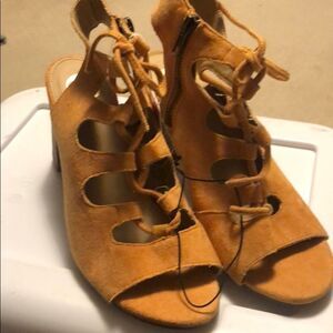 CHARMING CHARLIE | Block Heel Sandals Yellow Sz 8